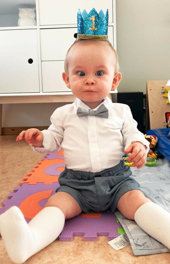 BURSDAGSBARN: Det var helsesøster som først reagerte på synet til Theo. Han festet aldri blikket skikkelig. Foto: Privat BURSDAGSBARN: Det var helsesøster som først reagerte på synet til Theo. Han festet aldri blikket skikkelig. Foto: Privat